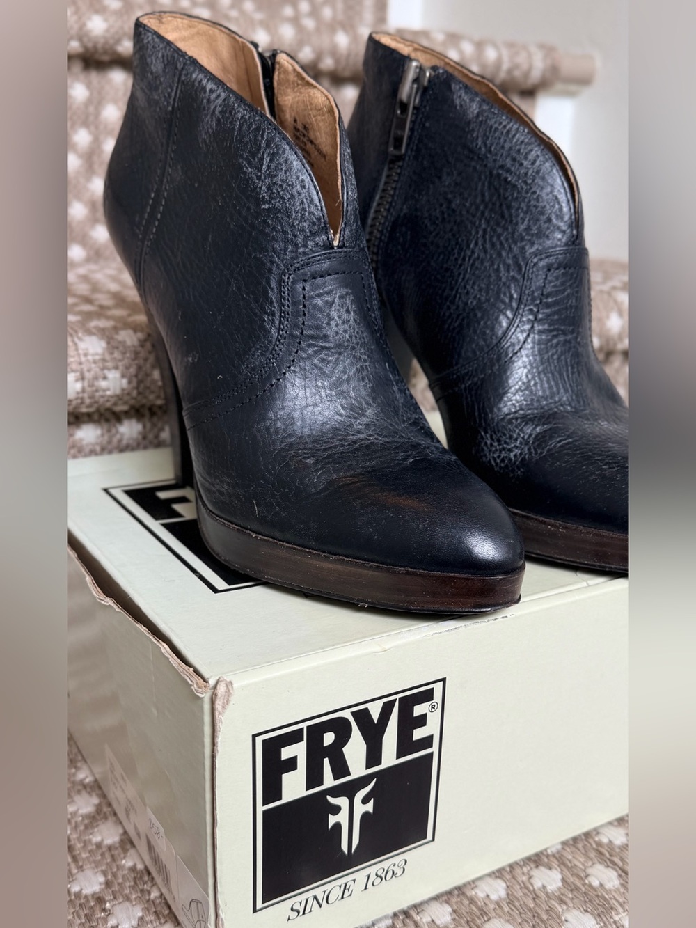 Frye Harlow Campus Bootie | Black Leather Almond Toe Ankle Booties | 73825 | 9M